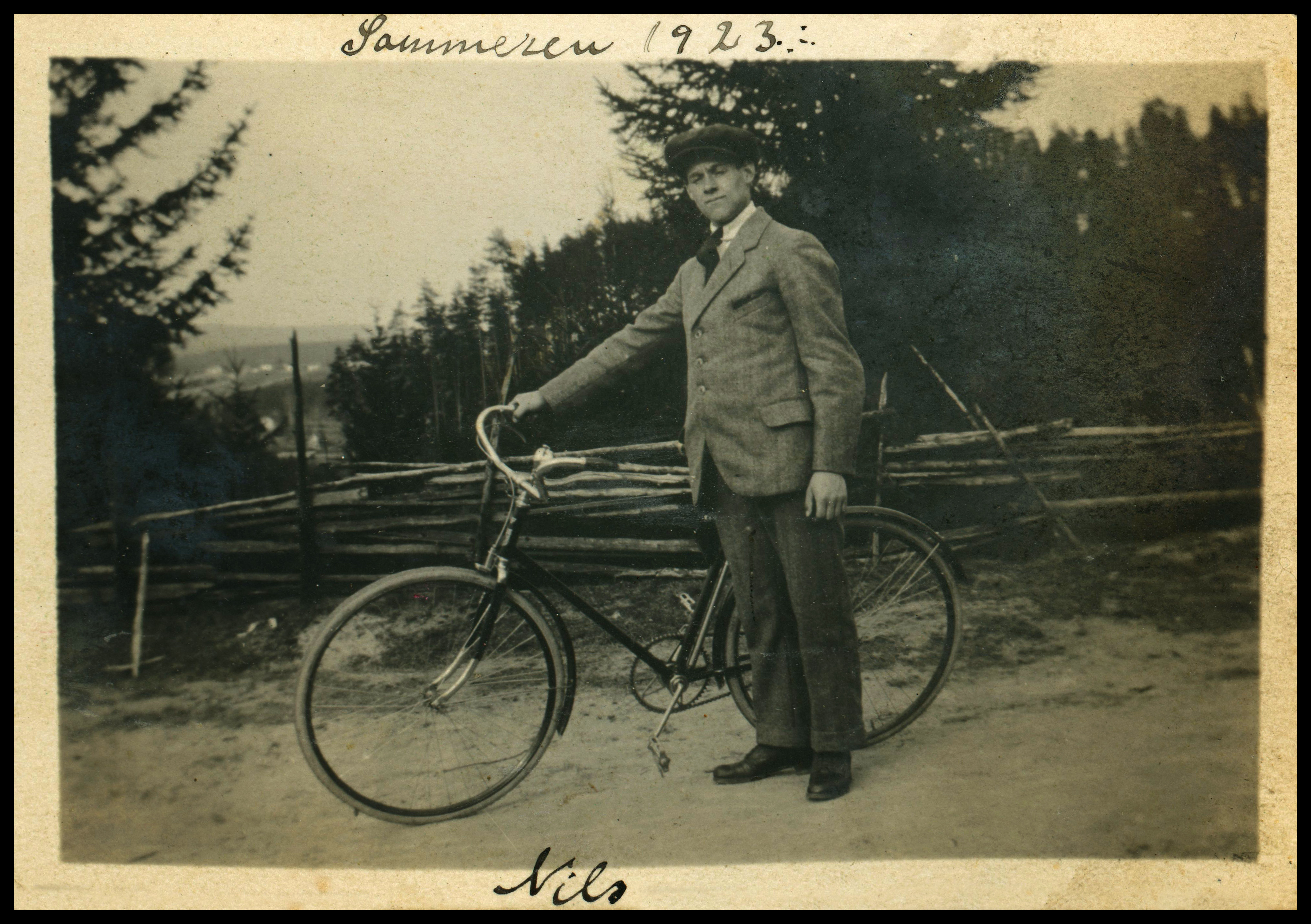 Nils med sykkel